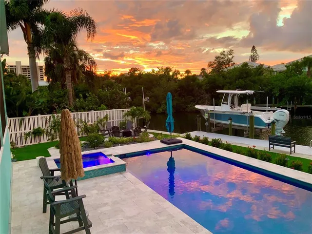 $3,995,000 | 262 Island Circle, Sarasota, FL 34242