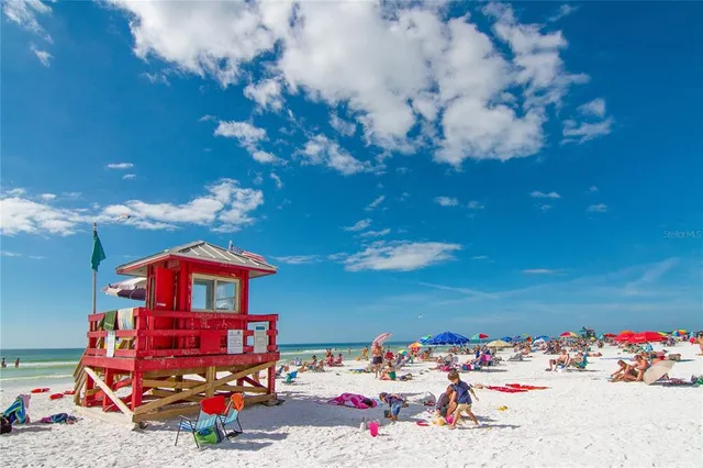 $3,995,000 | 262 Island Circle, Sarasota, FL 34242