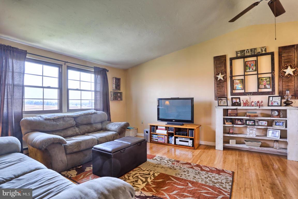 180 Bender Road Lancaster, PA 17603 - Photo 7 of 28