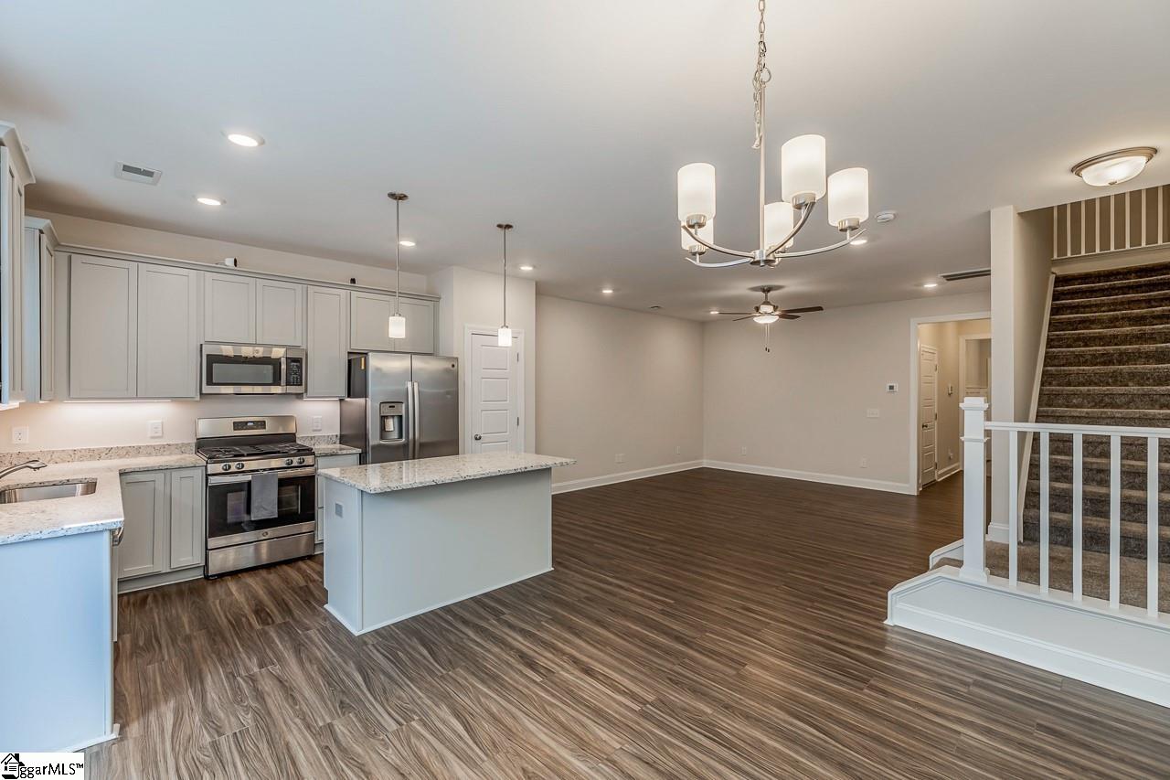 4 Camden Wds Trail Greenville, SC 29607 - Photo 10 of 37 Gallery Image 10