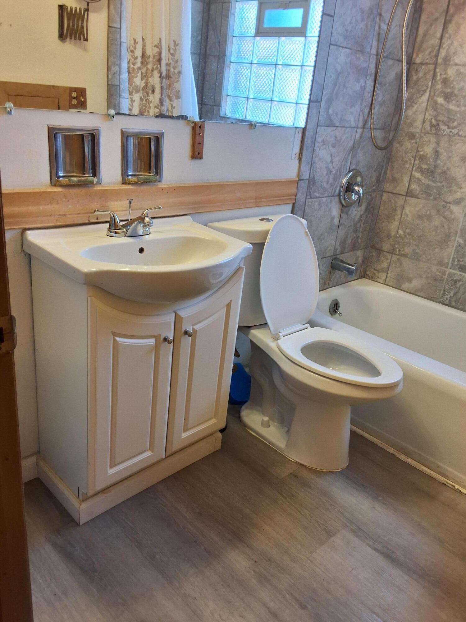 3536 North 62nd Street Milwaukee, WI 53216 - Photo 13 of 32 Main bath (1)