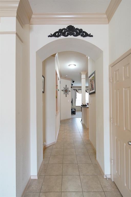 4508 Fox Rio Trail Arlington, TX 76017 - Photo 6 of 28 a view of a hallway with a furniture