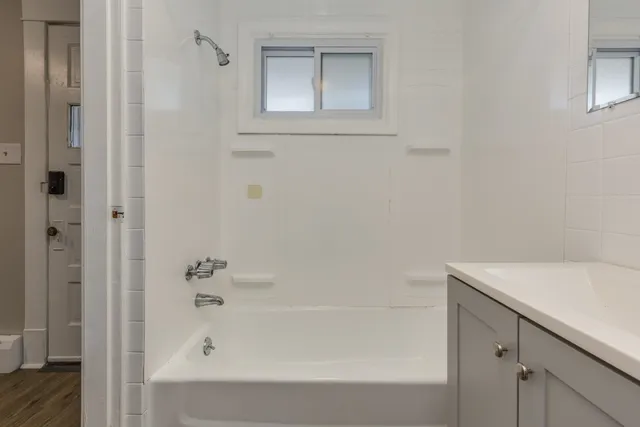 $1,750 | 39 Mead Street, Unit 2, Manchester, NH 03104