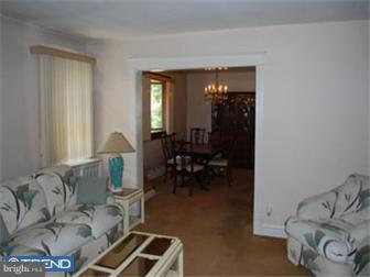 228 Ashby Road Upper Darby, PA 19082 - Photo 4 of 11 Living Room