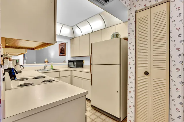 $159,000 | 3529 Englewood Drive, Unit 321, Lake Worth, FL 33467