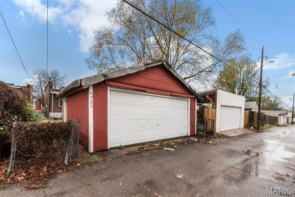 $130,000 | 4925 Schollmeyer Avenue, St. Louis, MO 63109
