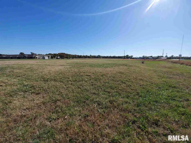 $180,000 | 972 South Commercial Street, Harrisburg, IL 62946