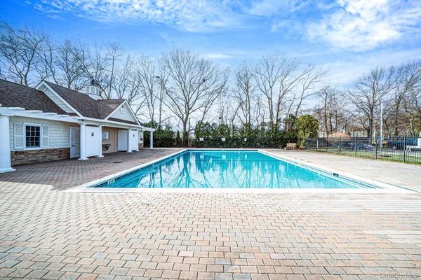 $279,999 | 460 Old Town Road, Unit 24H, Port Jefferson Station, NY 11776