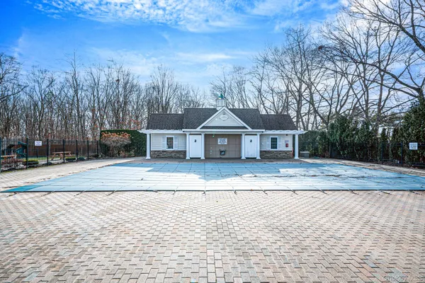 $279,999 | 460 Old Town Road, Unit 24H, Port Jefferson Station, NY 11776