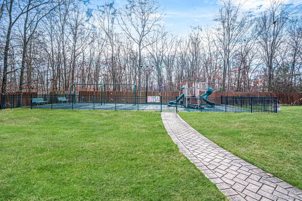 $279,999 | 460 Old Town Road, Unit 24H, Port Jefferson Station, NY 11776