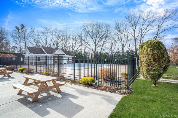 $279,999 | 460 Old Town Road, Unit 24H, Port Jefferson Station, NY 11776