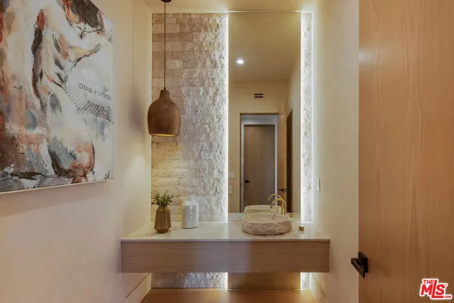 $3,995,000 | 4029 East Boulevard, Los Angeles, CA 90066