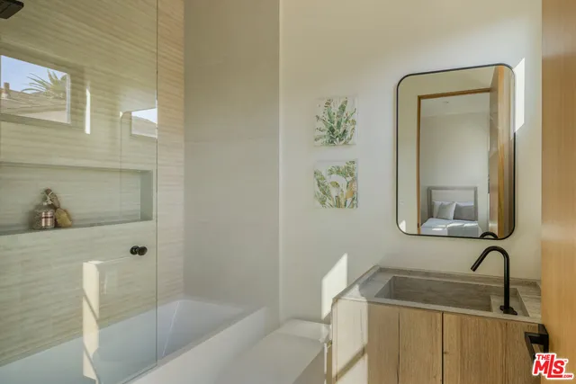 $3,995,000 | 4029 East Boulevard, Los Angeles, CA 90066