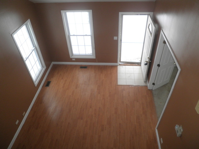 1184 Laurel Court Carol Stream, IL 60188 - Photo 4 of 16