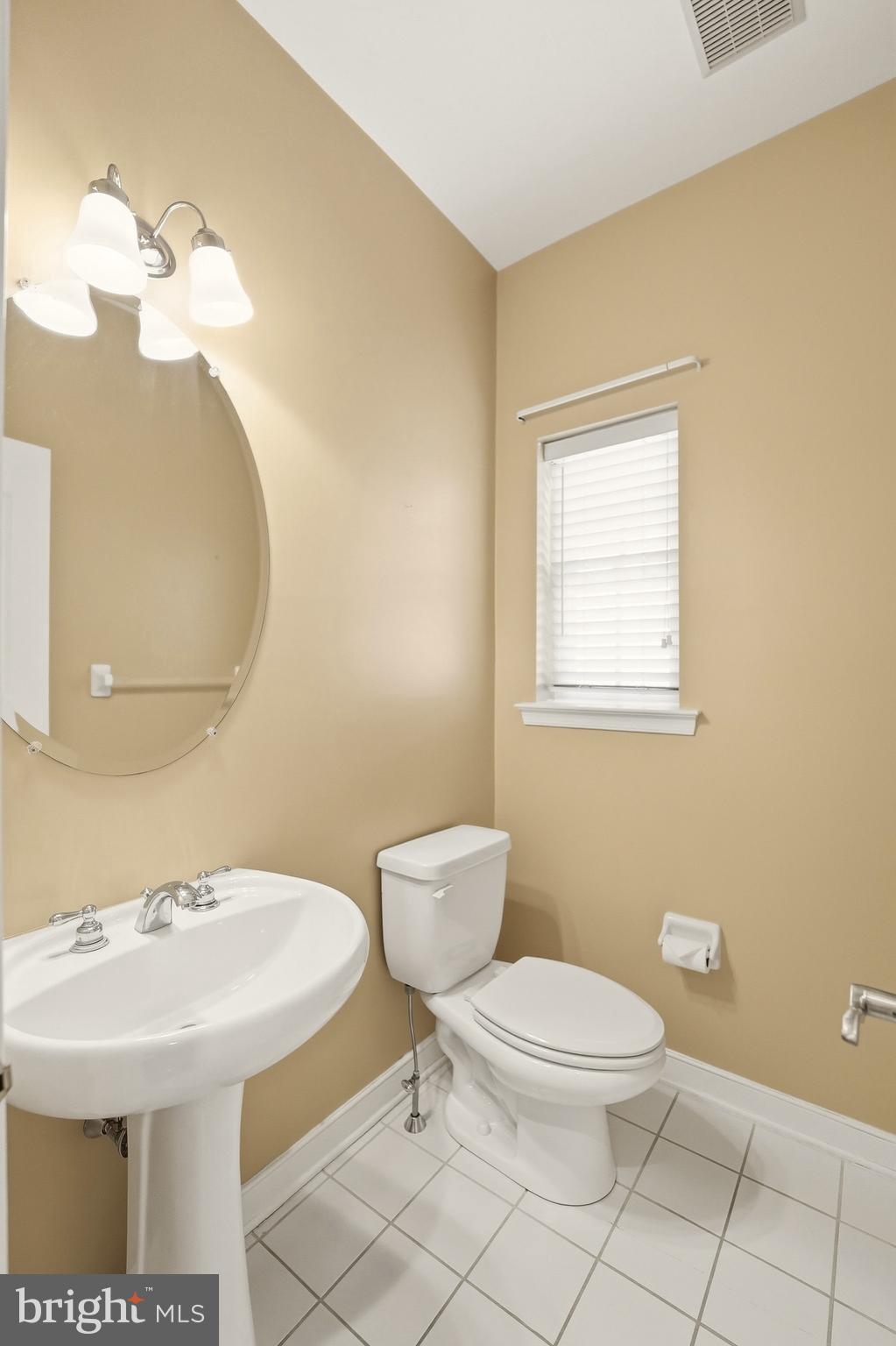 2493 Thistle Road Macungie, PA 18062 - Photo 15 of 38 Powder Room