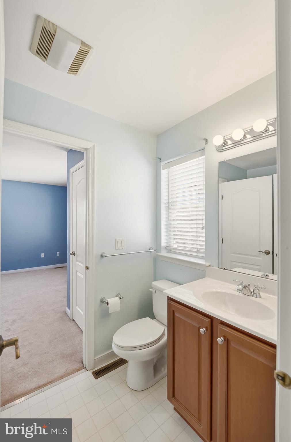 2493 Thistle Road Macungie, PA 18062 - Photo 29 of 38 Upstairs Full Bathroom