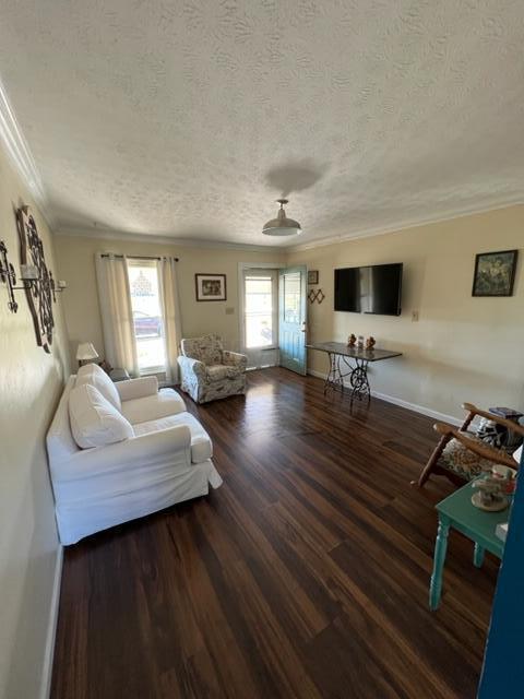 860 Obetz Road Columbus, OH 43207 - Photo 6 of 18 Living room