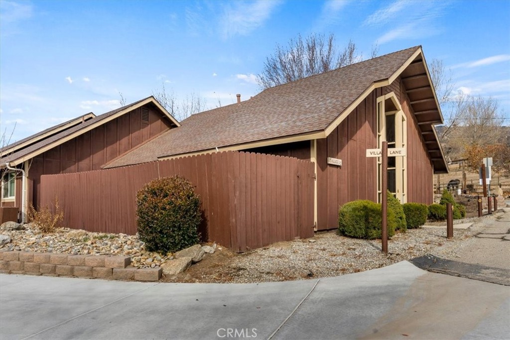 2 Village Lane Tehachapi, CA 93561 - Photo 3 of 32