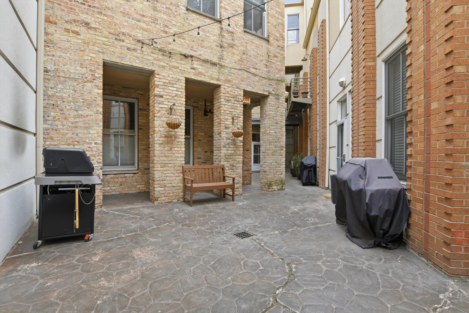 1235 West George Street, Unit 103 Chicago, IL 60657 - Photo 25 of 28 a view of a livingroom with a barbeque and furniture