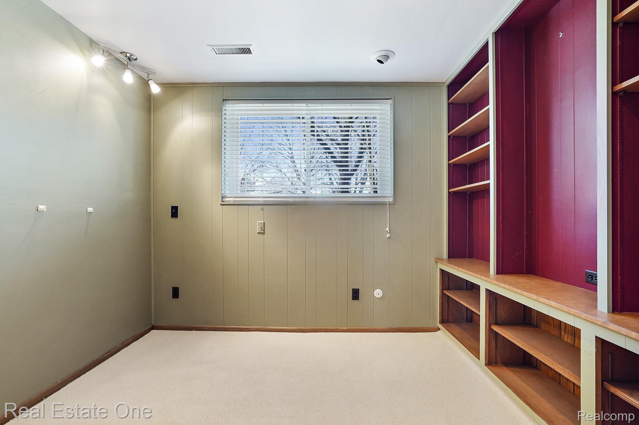 5891 Shaun Road West Bloomfield, MI 48322 - Photo 24 of 37 023 Office.jpg