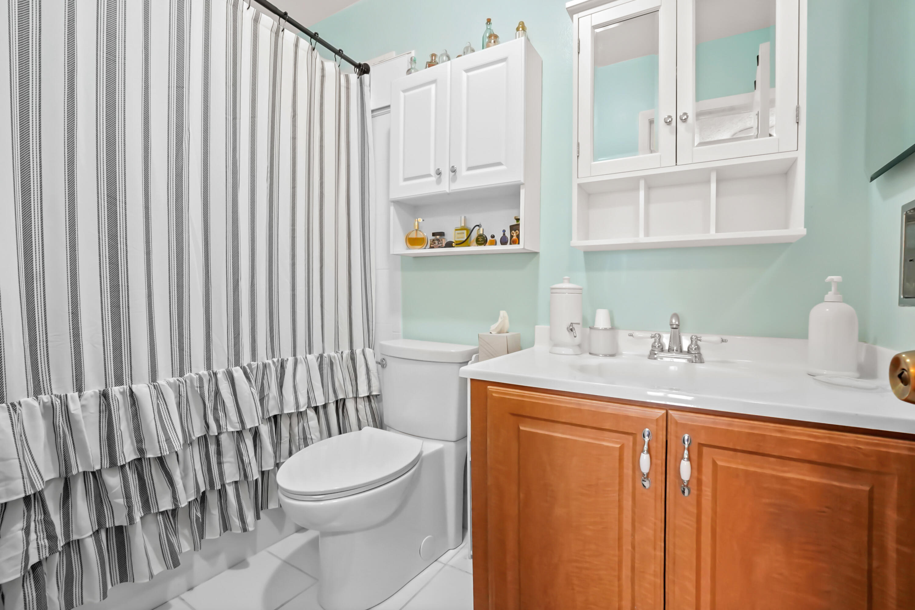 5355 Southeast Miles Grant Road, Unit 114 Stuart, FL 34997 - Photo 11 of 25 27 bathroom 01