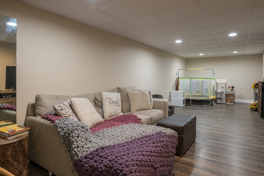 380 Walnut Plain Road Rochester, MA 02770 - Photo 17 of 22 Gallery Image 17