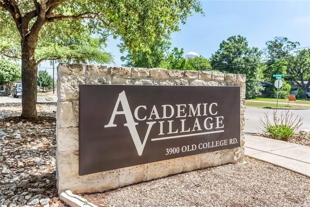 $875 | 3900 Old College Road, Unit 12, Bryan, TX 77801
