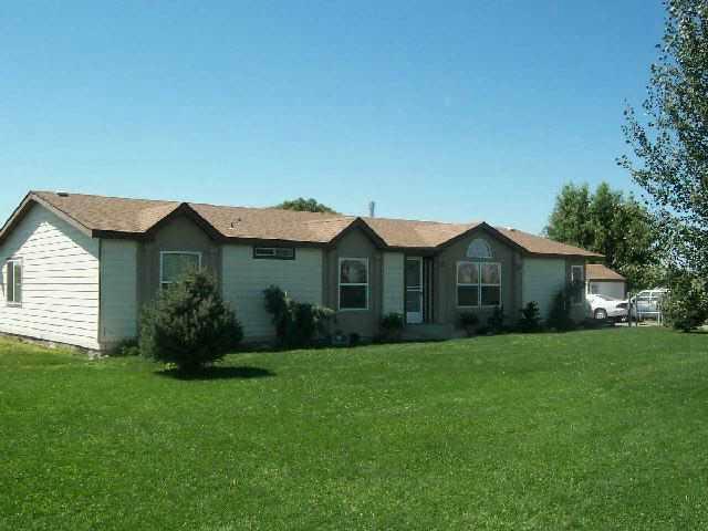 820 Tear Road Grandview, WA 98930 - Photo 2 of 6 a view of a house with garden