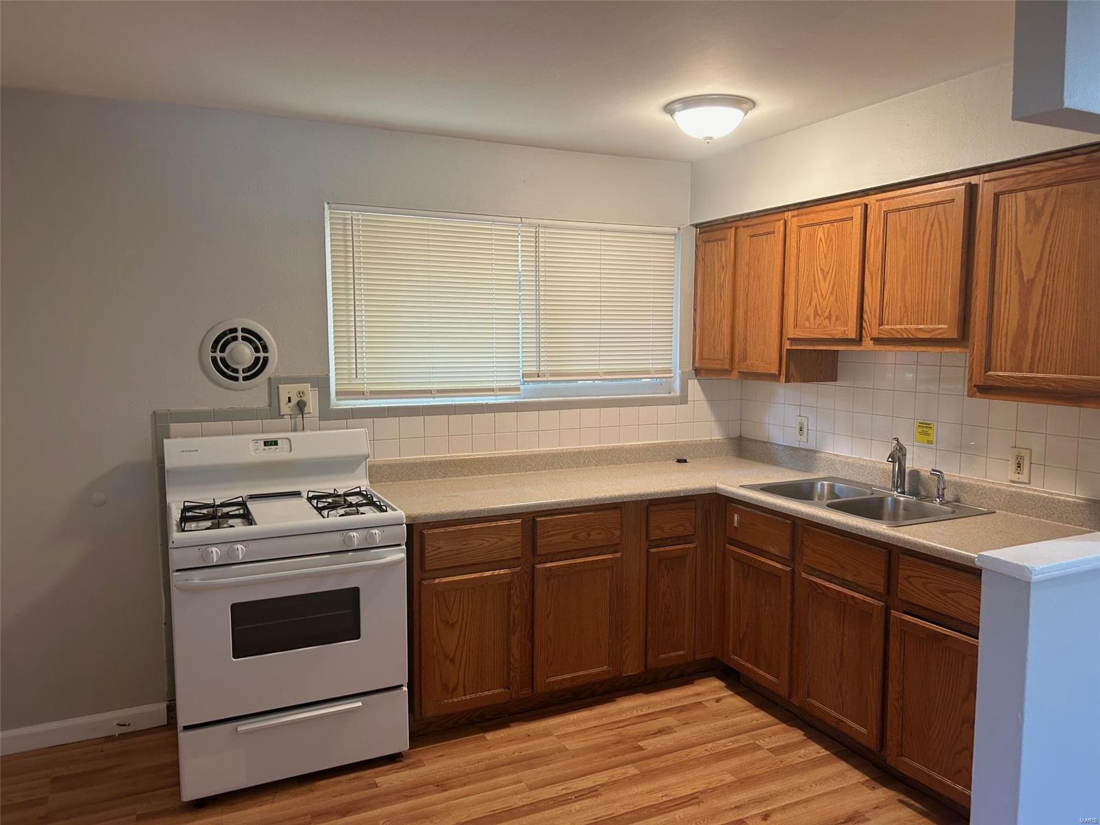 2903 Ridgeway Avenue St. Louis, MO 63114 - Photo 2 of 9 Gallery Image 2