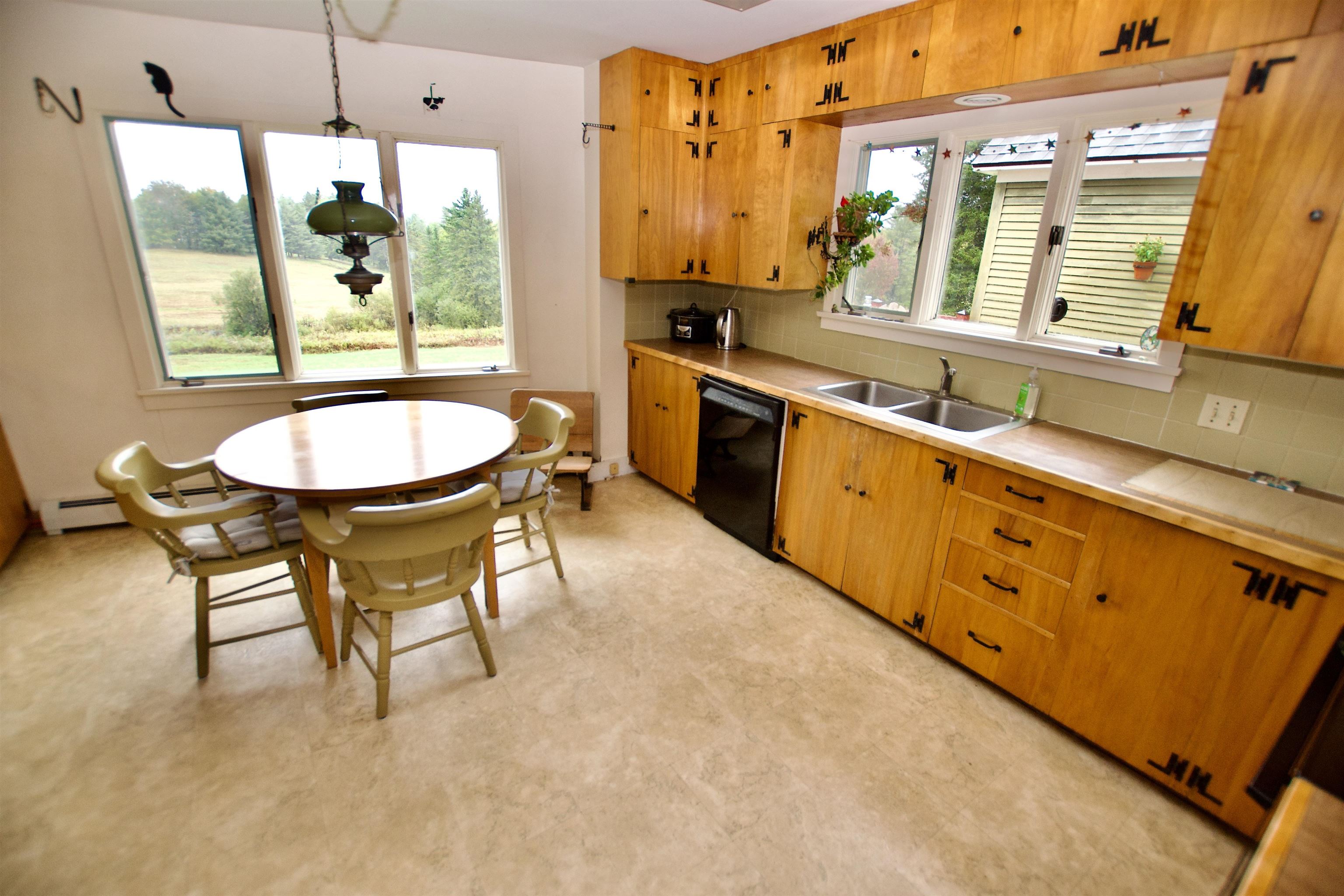 1633 Perry Hill Road Waterbury, VT 05676 - Photo 4 of 46