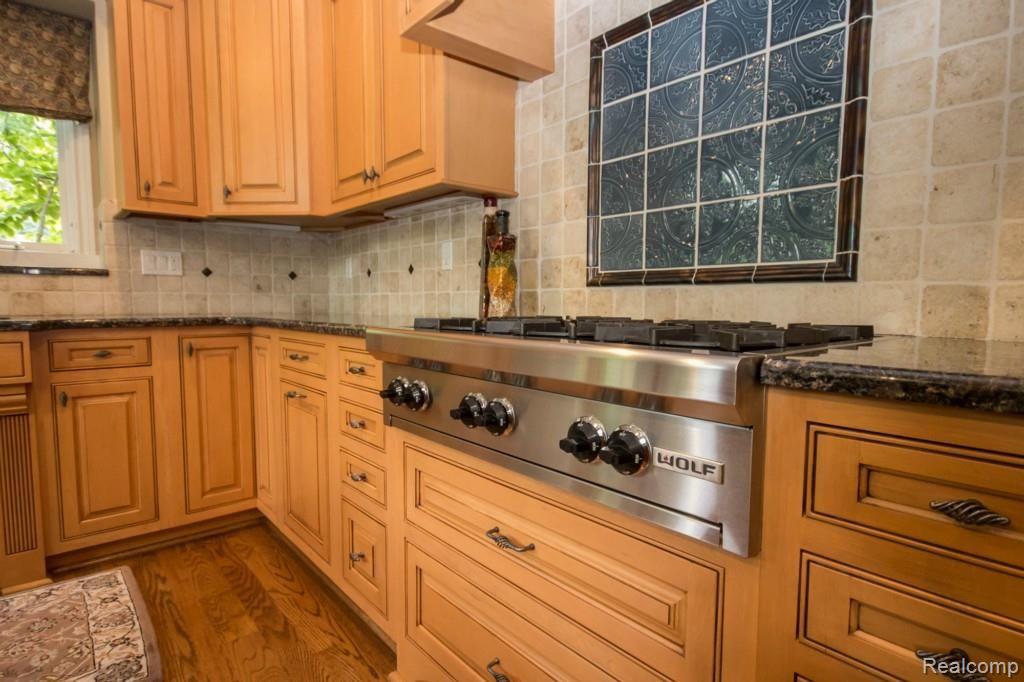 590 Sheldon Court Rochester, MI 48306 - Photo 60 of 99 60 Kitchen.jpg