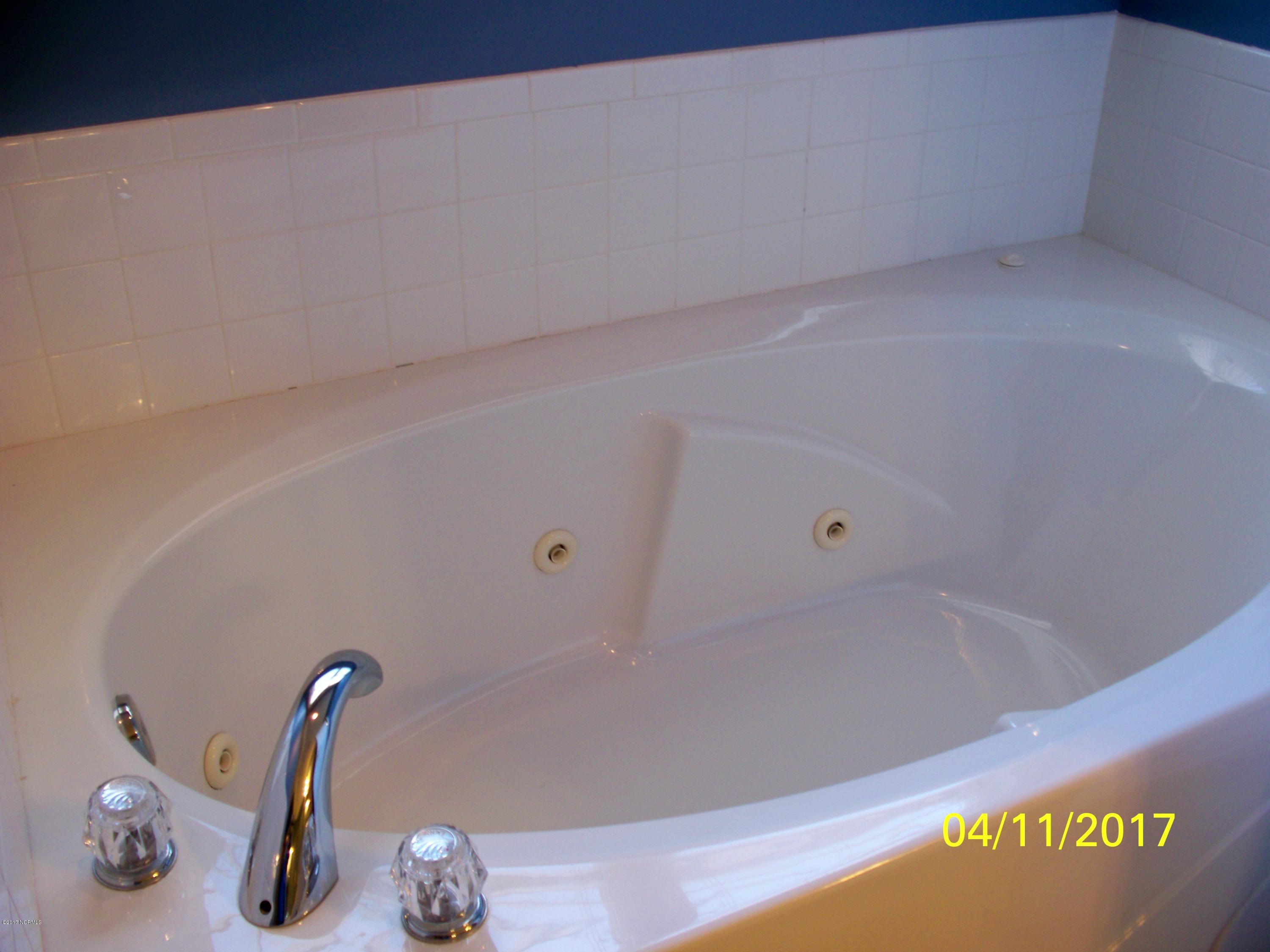 214 Middle Ridge Drive Hubert, NC 28539 - Photo 16 of 21 Nice jetted tub to relax your day away.