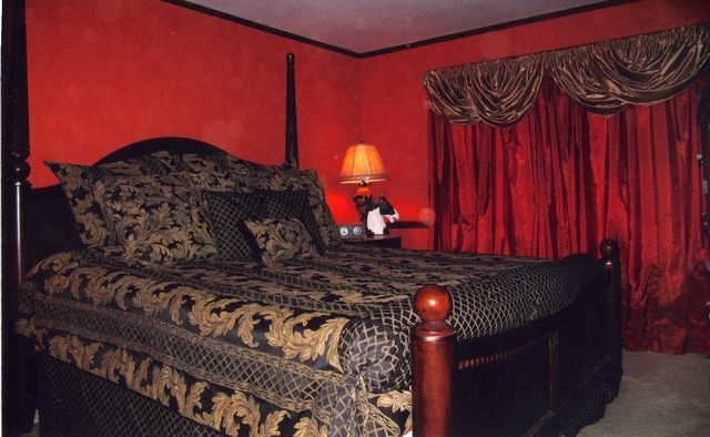 47 12n204 Il Route Hampshire, IL 60140 - Photo 23 of 25 a close up of a bed