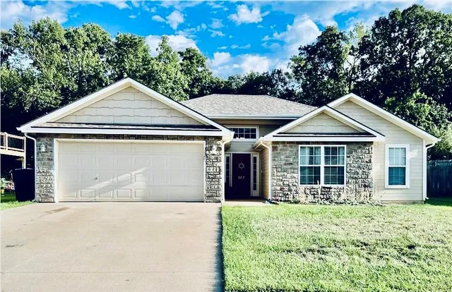 $285,000 | 307 Division Street, Knob Noster, MO 65336