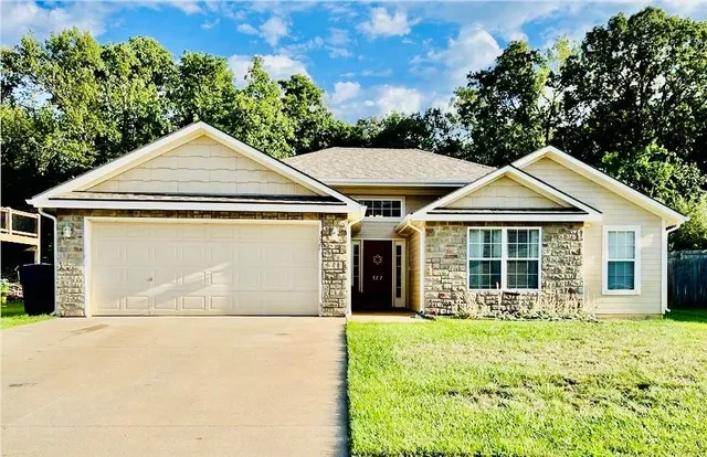 $279,900 | 307 Division Street, Knob Noster, MO 65336