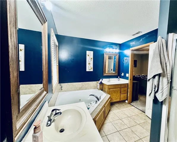 $285,000 | 307 Division Street, Knob Noster, MO 65336