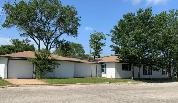 $225,000 | 408 South Grimes Street, Giddings, TX 78942