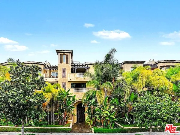 $6,000 | 12021 Guerin Street, Unit 306, Studio City, CA 91604