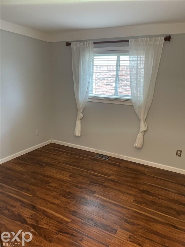 47356 Royal Road Macomb, MI 48044 - Photo 19 of 23 50078479-18.JPG
