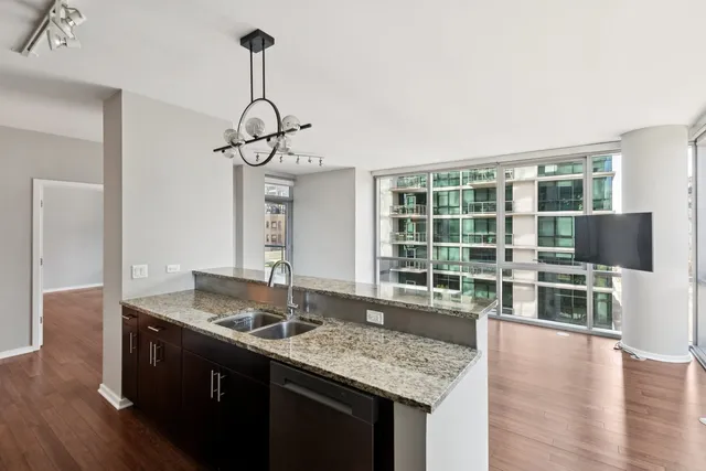$3,950 | 123 South Green Street, Unit 408B, Chicago, IL 60607