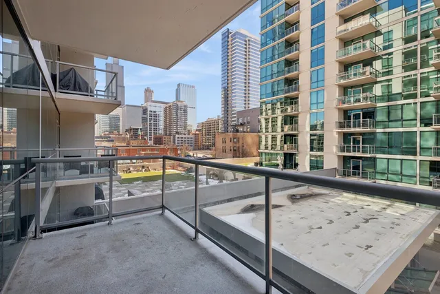 $3,950 | 123 South Green Street, Unit 408B, Chicago, IL 60607