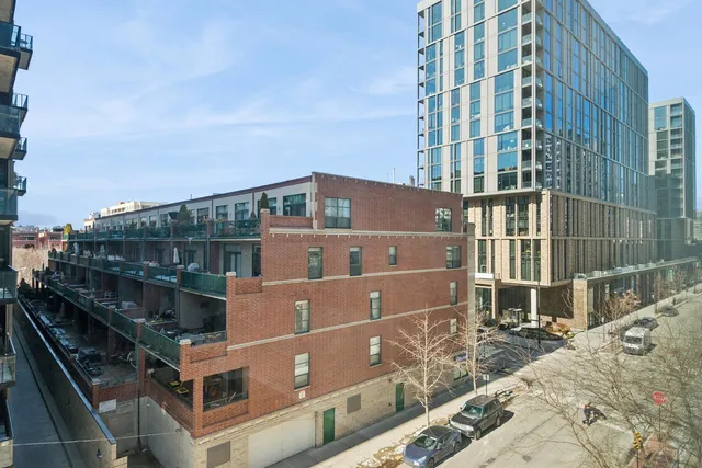 $3,950 | 123 South Green Street, Unit 408B, Chicago, IL 60607