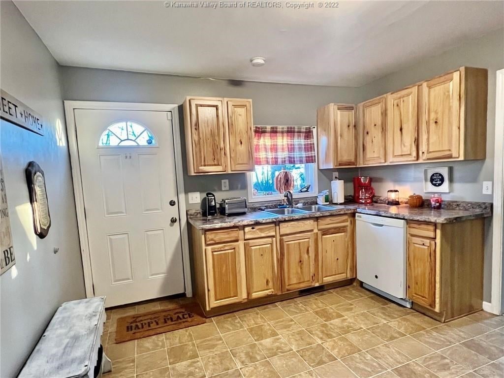 116 Trace Creek Road Fraziers Bottom, WV 25082 - Photo 6 of 15 Gallery Image 6