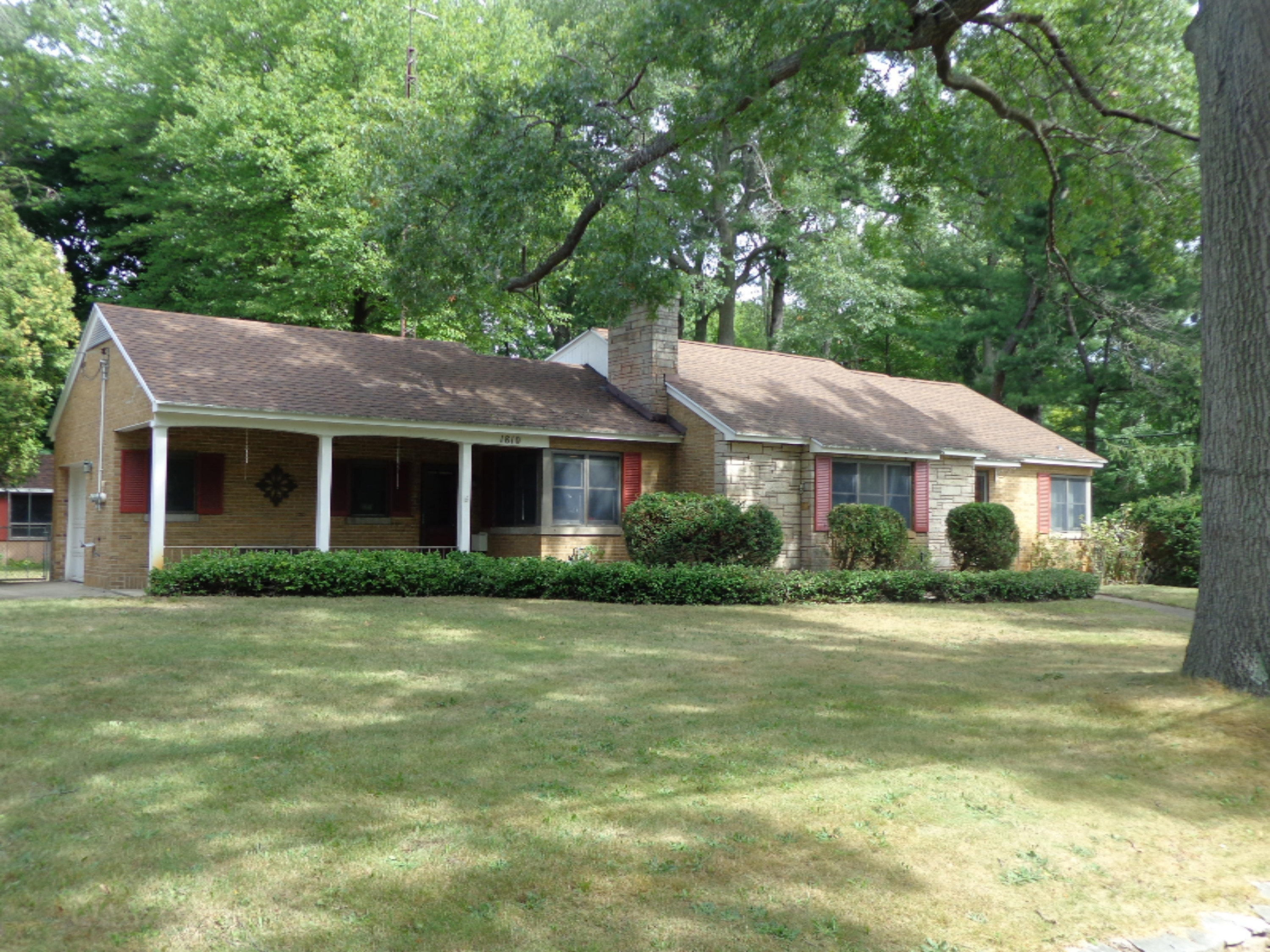 1810 Seminole Road Norton Shores, MI 49441 - Photo 2 of 53 DSC01256