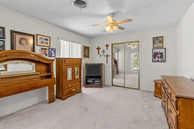 a view of a livingroom with furniture and a ceiling fan