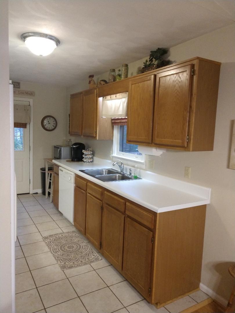 1643 Diamond Hill Road Moneta, VA 24121 - Photo 16 of 27 Tumbled Tile