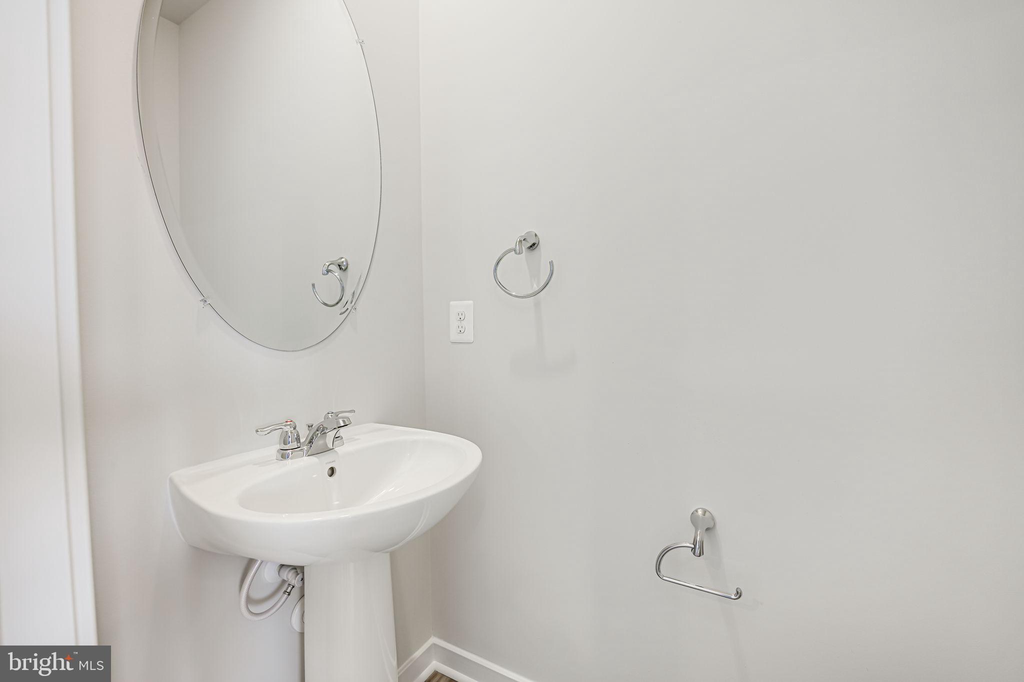 19122 Isabel Boulevard Appomattox, VA 24522 - Photo 20 of 35 a bathroom with a sink and mirror