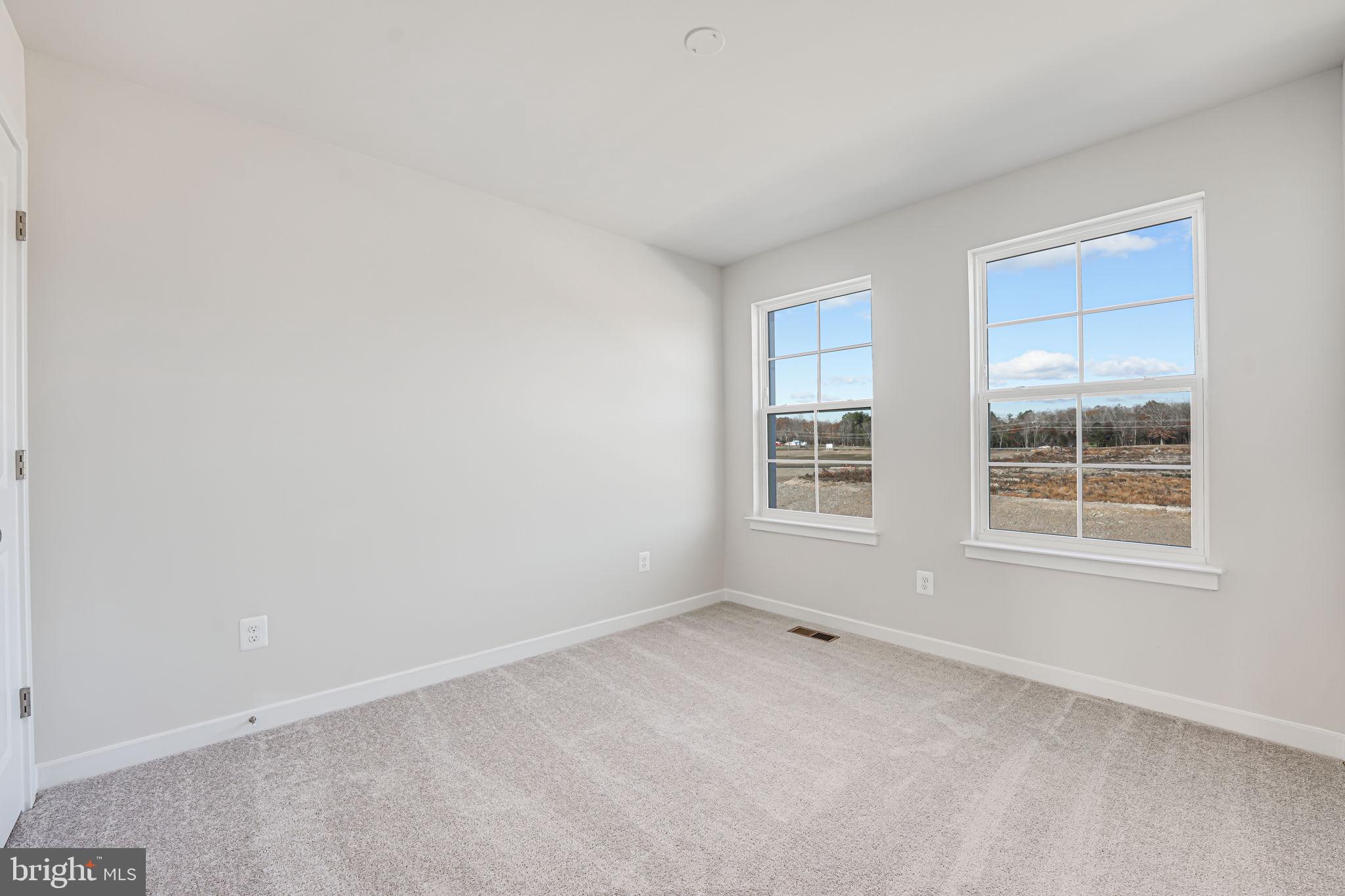19122 Isabel Boulevard Appomattox, VA 24522 - Photo 26 of 35 an empty room with a window
