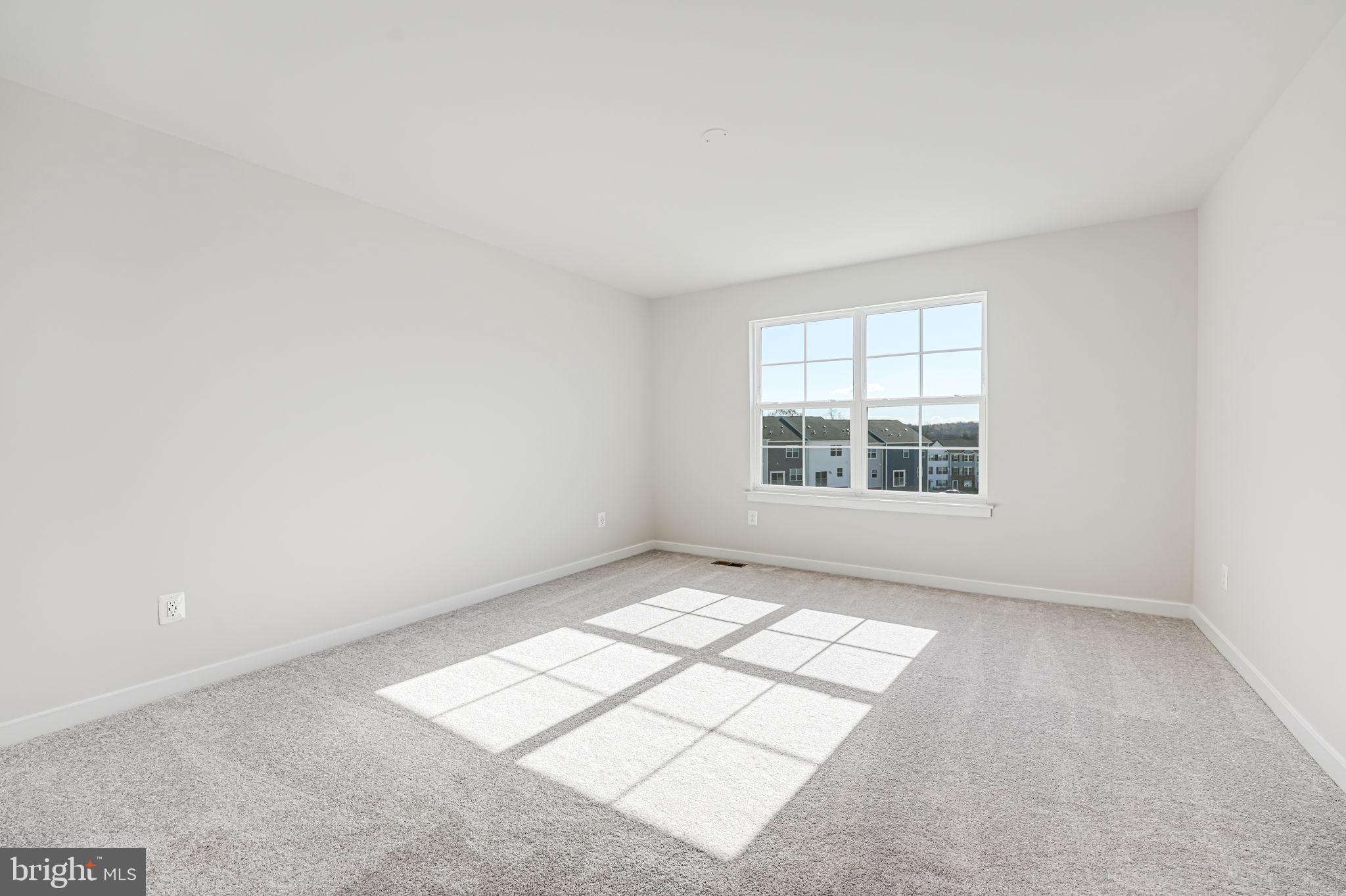 19122 Isabel Boulevard Appomattox, VA 24522 - Photo 28 of 35 an empty room with windows