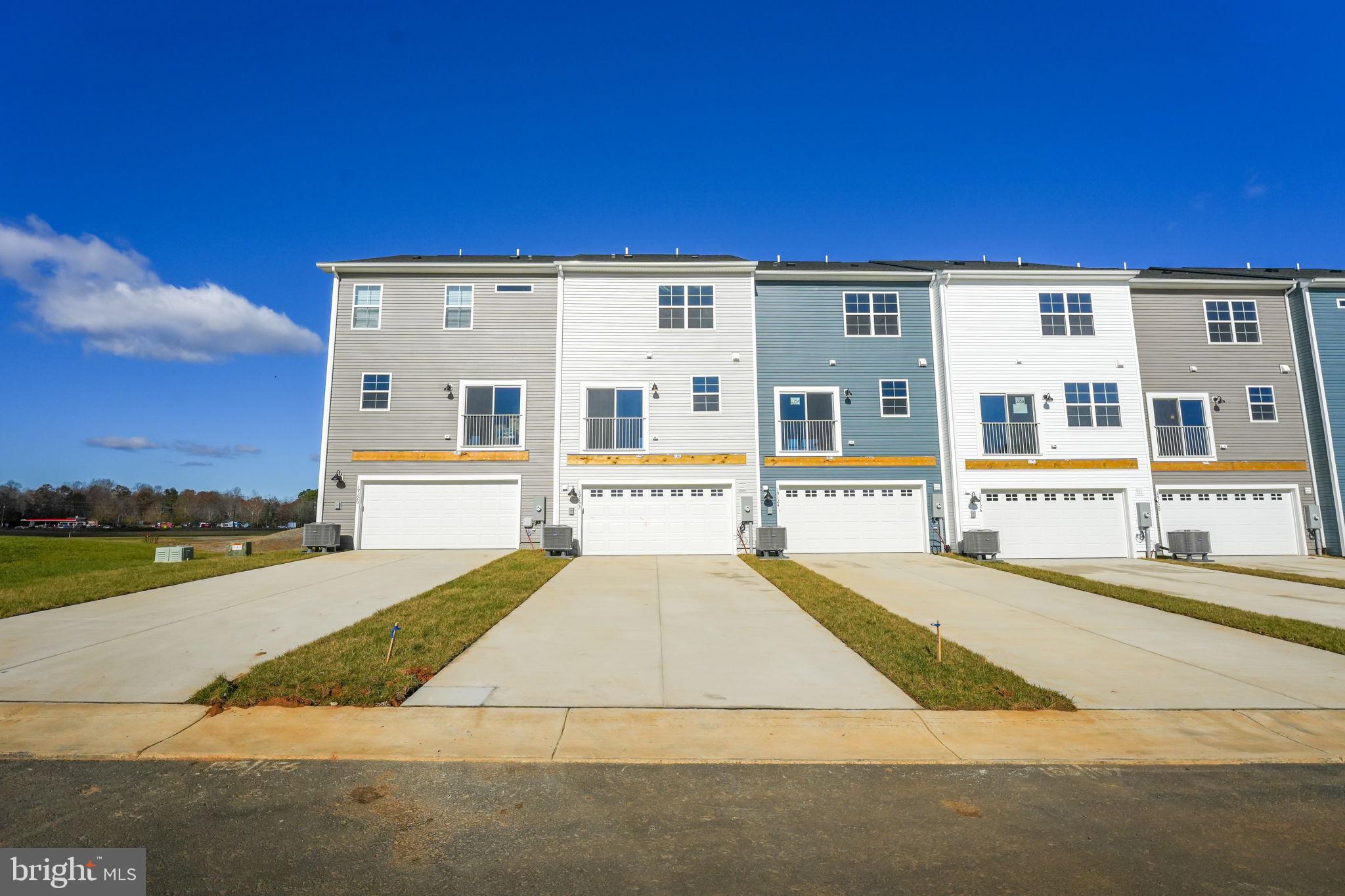 19122 Isabel Boulevard Appomattox, VA 24522 - Photo 34 of 35 front view of house with a yard